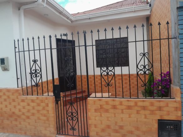 ARRIENDAN CASA CHAPINERO UN PISO BARRIO COLOMBIA